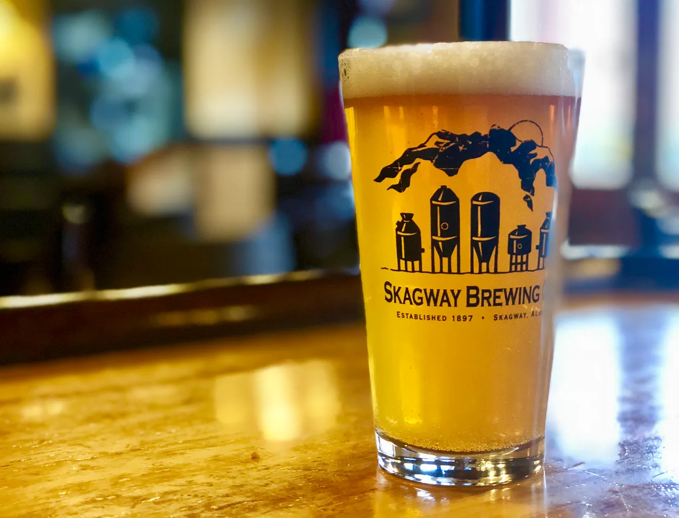 A Skagway Brewing Company új helyszín ünnepélyes megnyitója a fenntarthatóságra összpontosítva