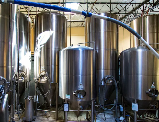 Célébration du quatrième anniversaire de la Left Coast Brewing Co. Tasting Room