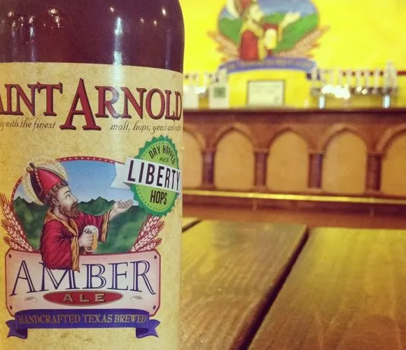 Saint Arnold Brewing Co. bietet eine trocken gehopfte Version seines Flaggschiff-Biers Amber Ale an