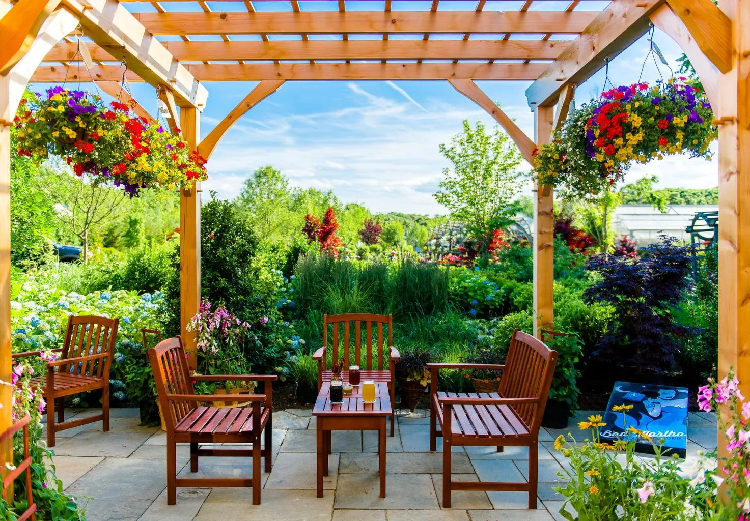 Bad Martha Farmer's Brewery anställer ny huvudbryggare, öppnar 'Mellow Meadow' Wildflower Beer Garden, introducerar sommaröl