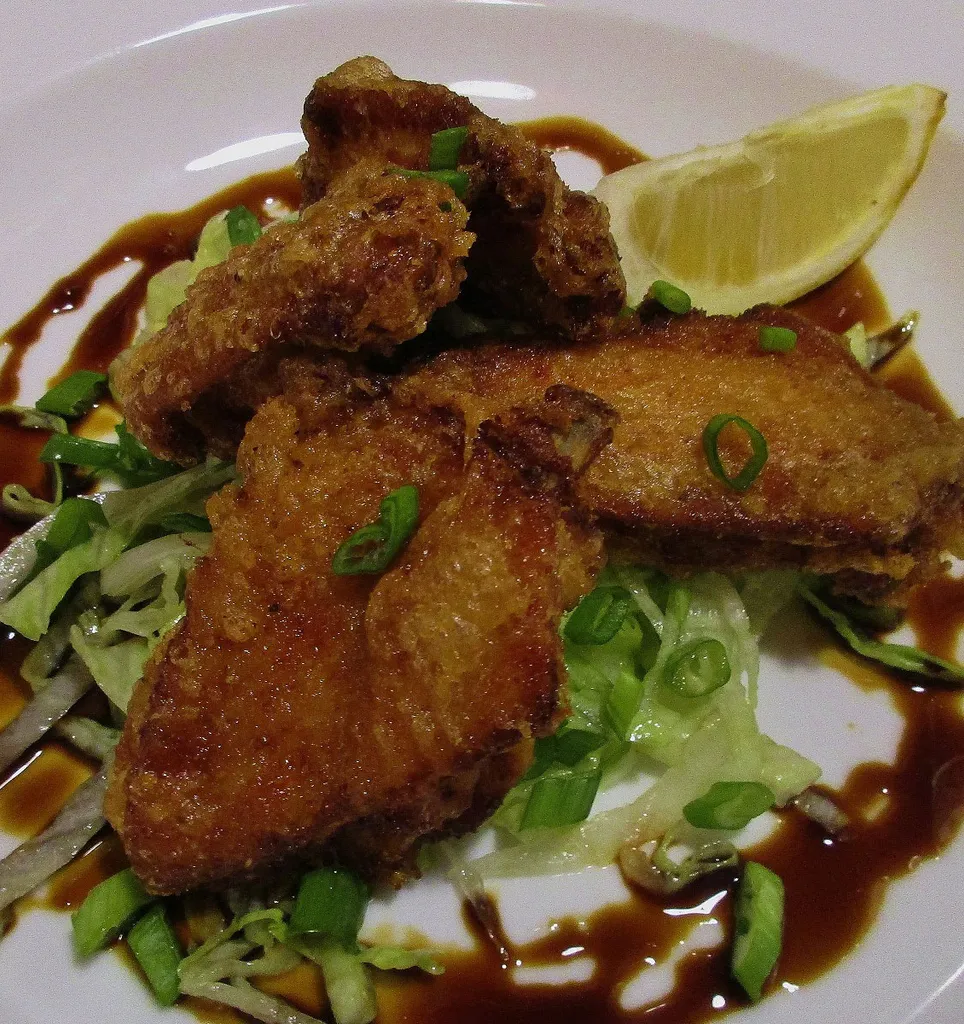 Krispiga stekta asiatiska kycklingvingar gjorda med Pale Ale