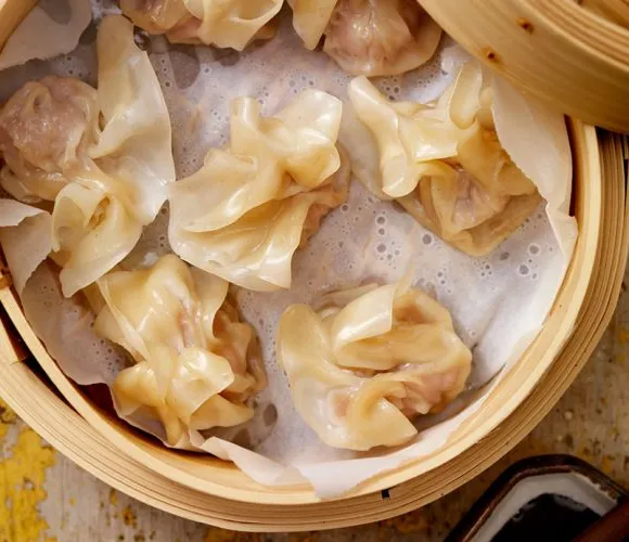 Lager-höyrytetyt thai-kalkkuna- ja shiitake-nyytit Pale Ale makeahapan dippikastikkeella