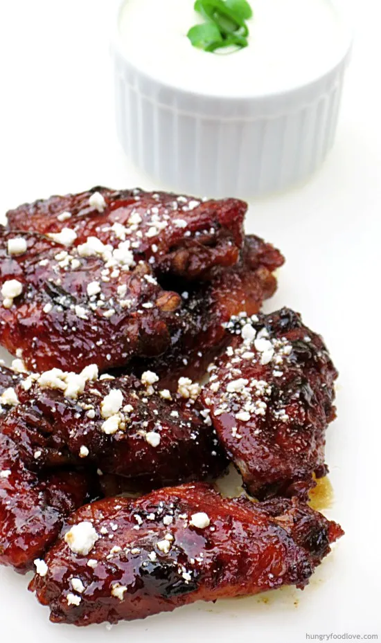 Ailes de poulet braisées à la bière et au miel et chipotle