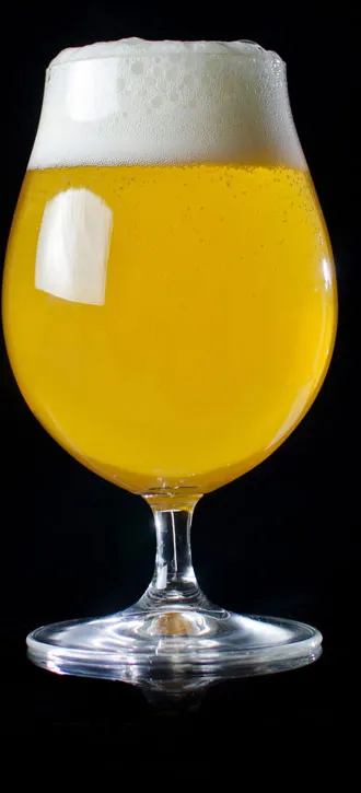 Birra bionda in stile belga