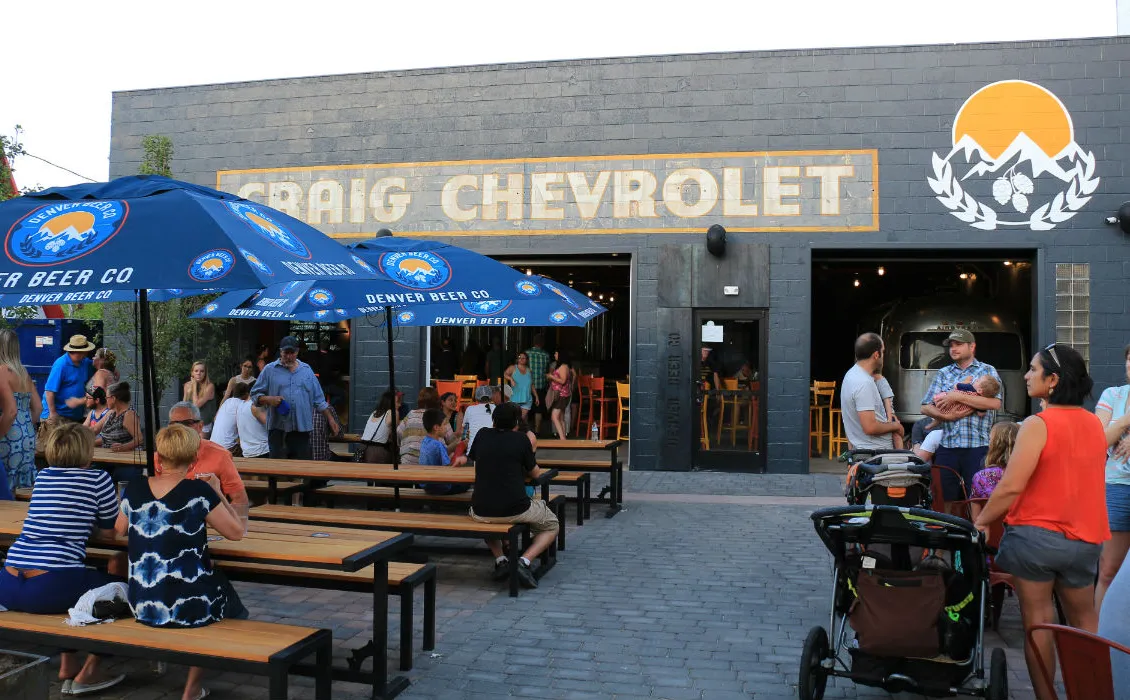 올드 타운 아르바다(Olde Town Arvada) 덴버 비어 컴퍼니(Denver Beer Co.)' title='올드 타운 Arvada Colorado의 양조장에 대한 도보 가이드