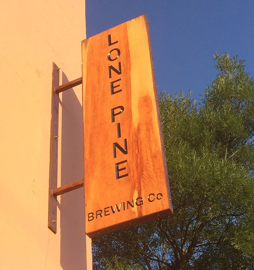 Lone Tree Brewing Portland East End' title='Bejárható útmutató a Portland Maine-i East End sörfőzdékhez