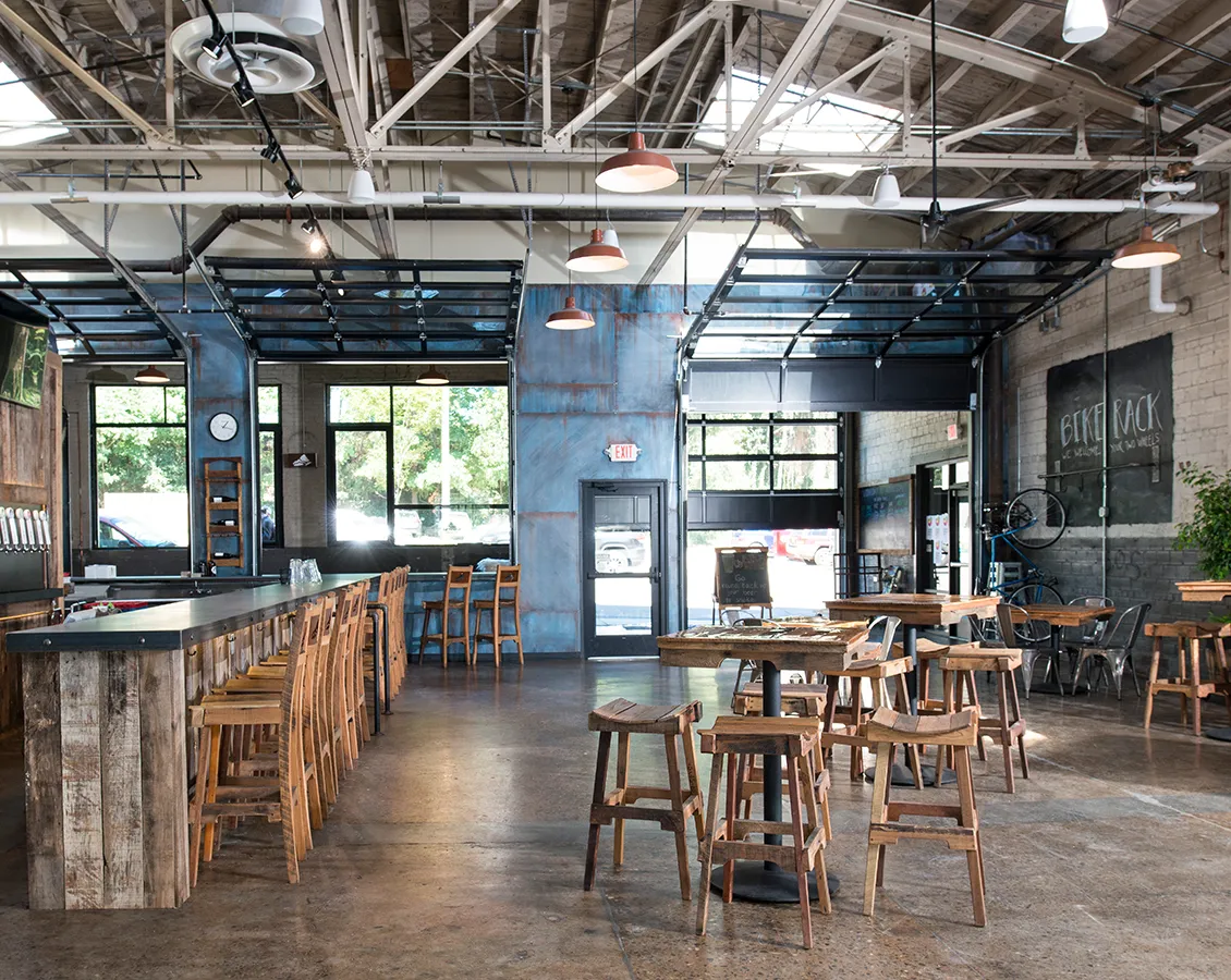 이 길을 따라 걸어보세요: 맥주 애호가를 위한 애슈빌 사우스 슬로프 가이드